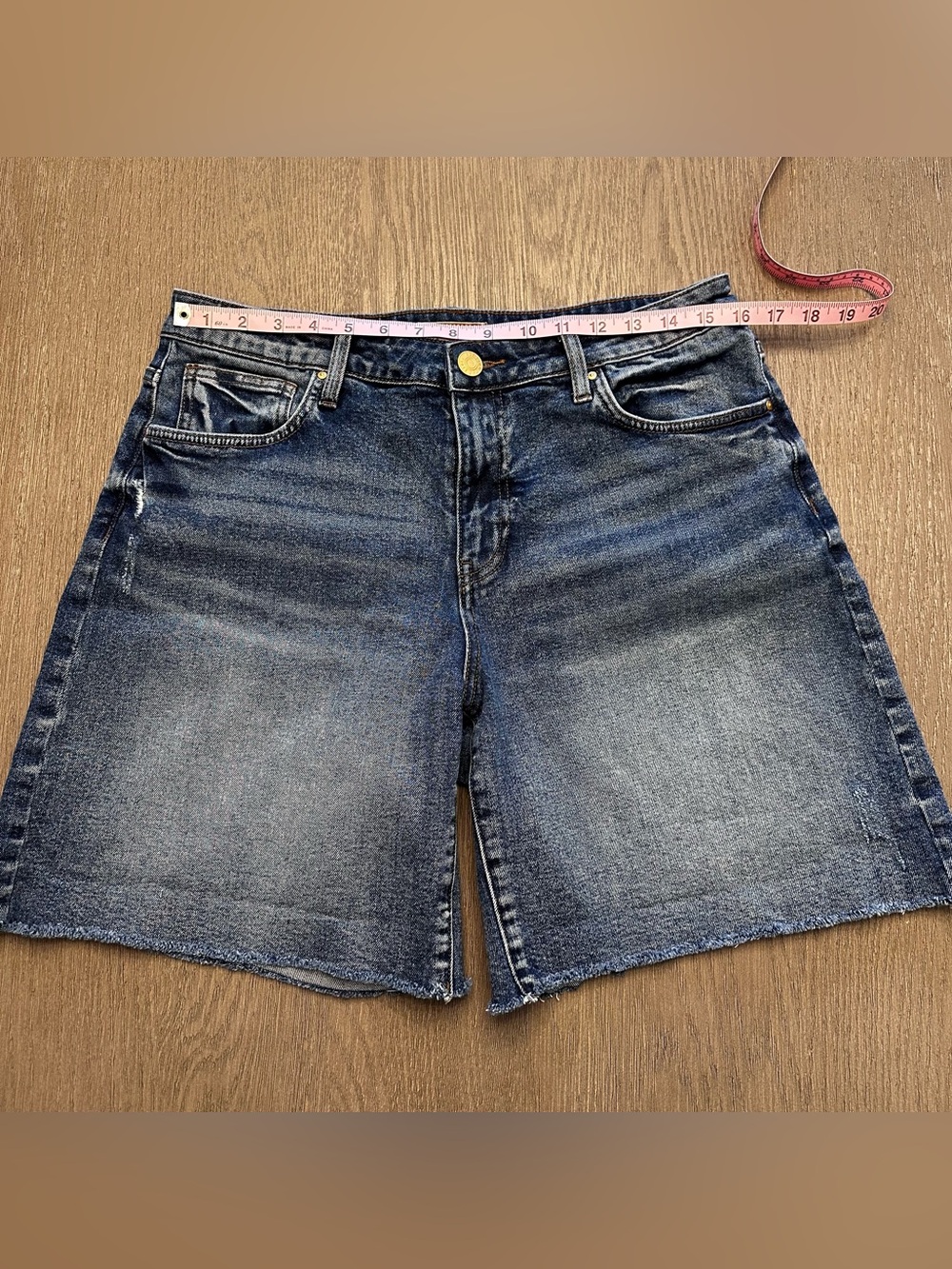 KUT From The Kloth Hailey High Rise Bermuda Shorts Size 8 Raw Hem Denim - Picture 7 of 10